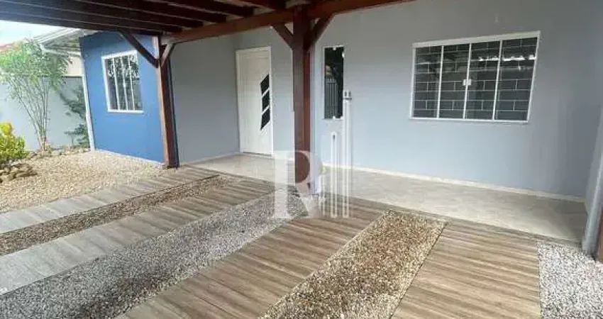 Casa com 05 dormitórios, vaga de garagem coberta e área de lazer com churrasqueira disponível para