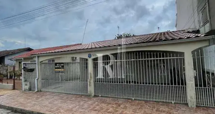 Casa semi mobiliada para locação com 3 dormitórios próximo ao Hiper Koch, Centro, Tijucas, SC