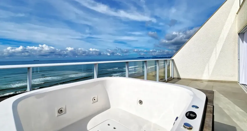 Apartamento mobiliado e diferenciado frente mar em navegantes.