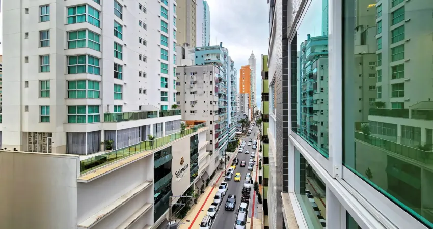 Apartamento a venda semimobiliado com 3 suíte e 3 vagas no scariot residence em balneário camboriú sc.