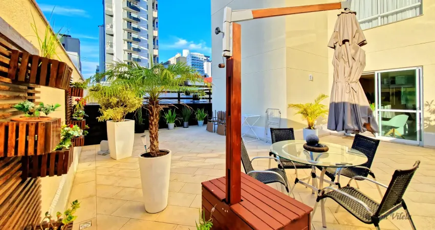 Apartamento com estilo de uma casa e a poucos metros da praia.