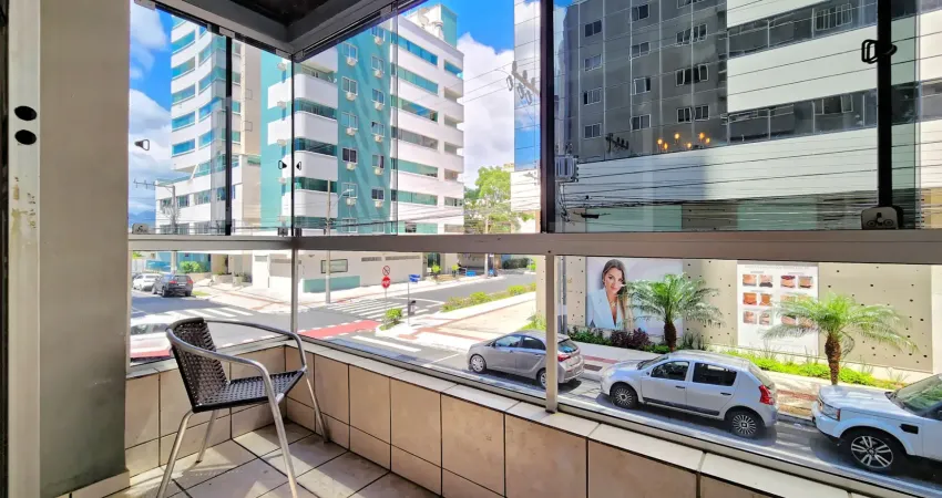 Apartamento com 3 quartos sendo 1 suítes no centro de balneário camboriú e a poucos metros da praia.