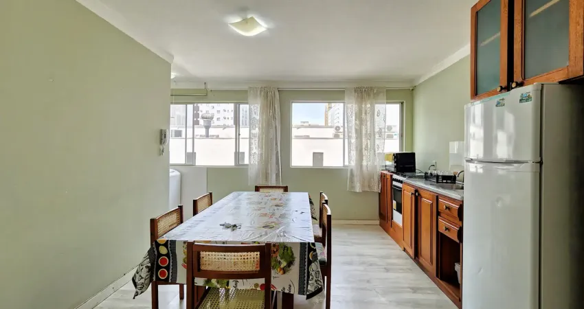 Apenas 4 minutos da praia. Apartamento com 3 quartos sendo 2 suítes e 1 vaga privativa.