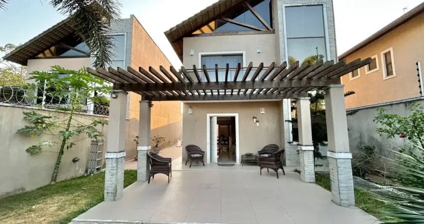 Casa duplex com 3 suítes, piscina, energia solar e 2 vagas no eusébio