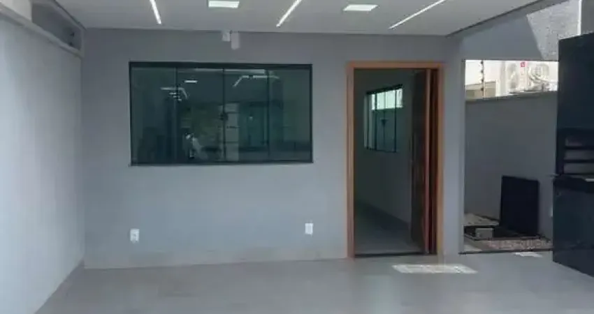 Casa Alto Padrão 3 Quartos com Suíte e Closet - Piscina com Hidromassagem