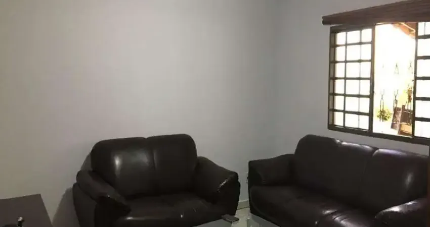 1027 - Casa Térrea com 3 quartos, sendo 1 suíte, 3 vagas de garagens, à venda 470m², por R$ 600.000