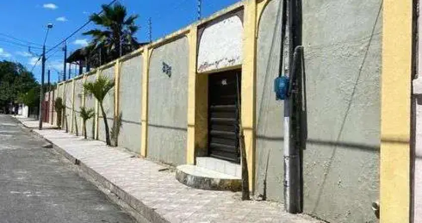 Imensa casa com 1.089m2 de terreno, ótima para qualquer tipo de negócio.