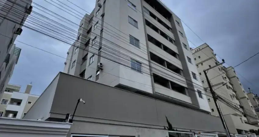 Lindo apartamento de 2 dormitórios com garagem coberta em ótima localização