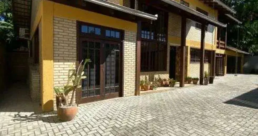 Sobrado para venda tem 236 metros quadrados com 4 quartos em glória - joinville - sc