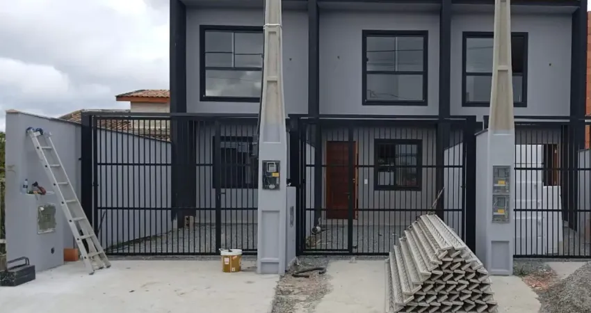 Linda casa geminada no centro de araquari, pronto para morar!