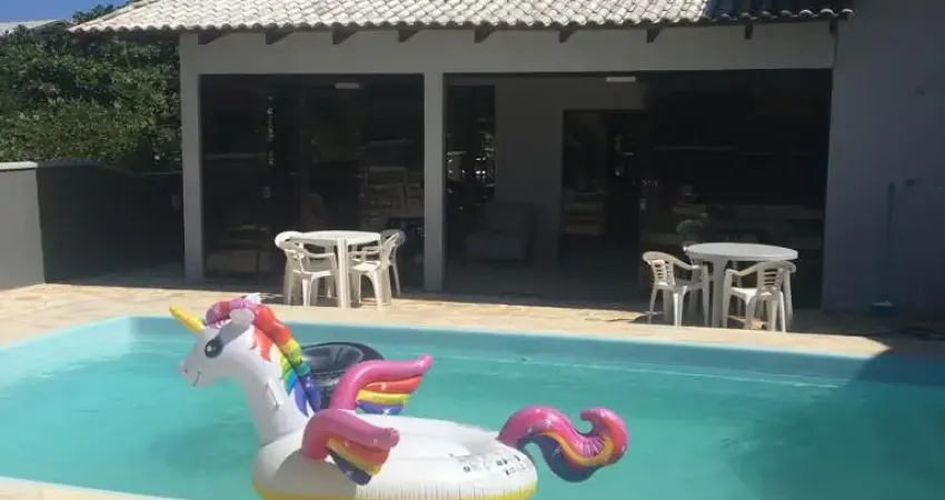 Linda casa para venda, localizada na praia do ervino, 50 metros do mar