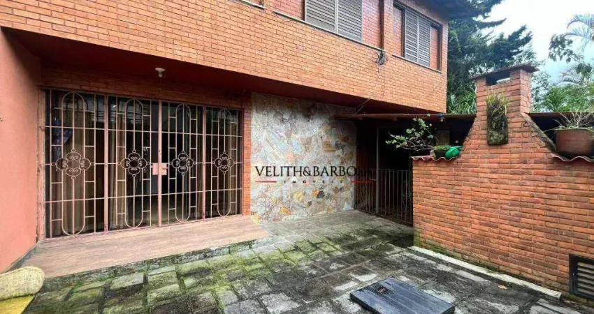 Oportunidade em condomínio nobre — casa ampla para modernizar