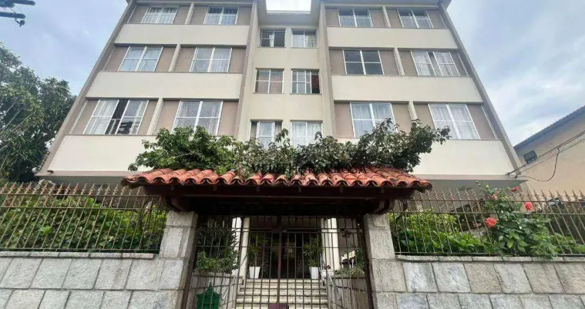 Apartamento 2 quartos reformado com dependência em bairro nobre