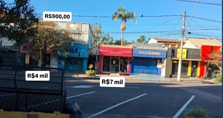 Bem localizado ao lado da igreja Matriz