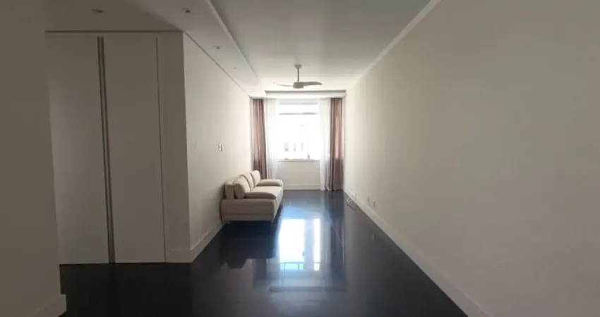 Apartamento maravilhoso muito iluminado e ventilado, com janelas amplas e pé direito alto para locação