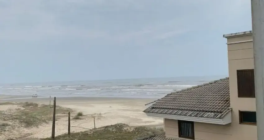 Mobiliado, 03 dormitórios- pé na areia — pronto para entrar e morar!