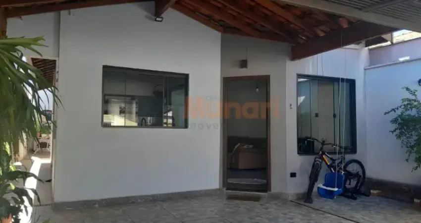 Linda casa com edícula e dois dormitórios no terra rica iii, pompéia em piracicaba