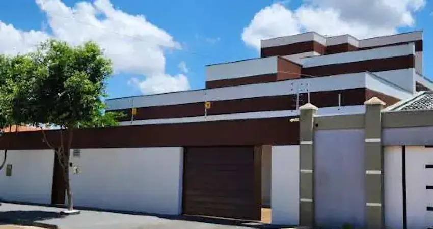 Mansão elegante com piscina, 4 quartos e energia solar em lote de 450m²!