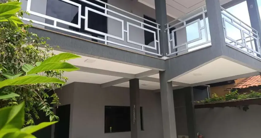 Sobrado lindo na 403 sul com 4 dormitórios à venda por R$ 1.050.000