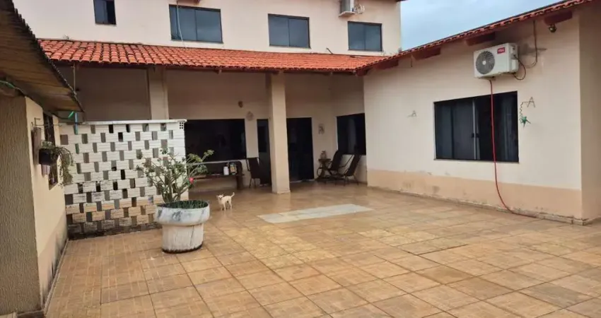 Sobrado na 406 norte com 5 dormitórios e terreno de 450m² à venda por R$ 670.000