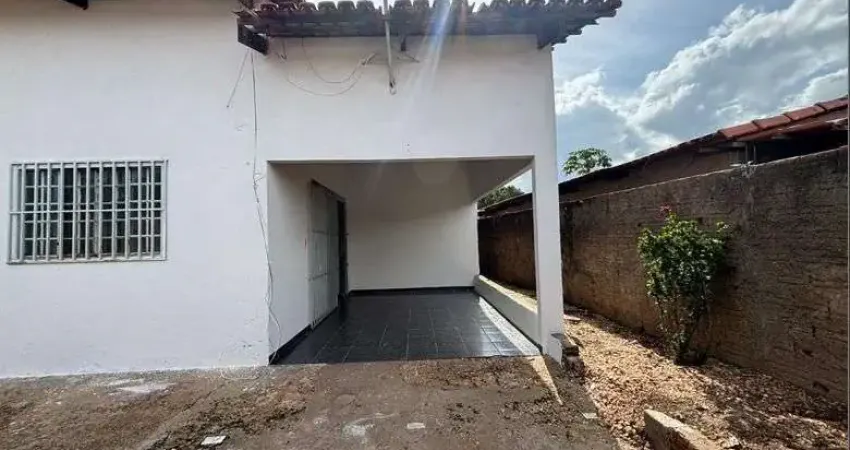 2 Casas em um só terreno, 1 com 3 quartos sendo 1 Suíte e a Outra com 2 quartos e banheiro social