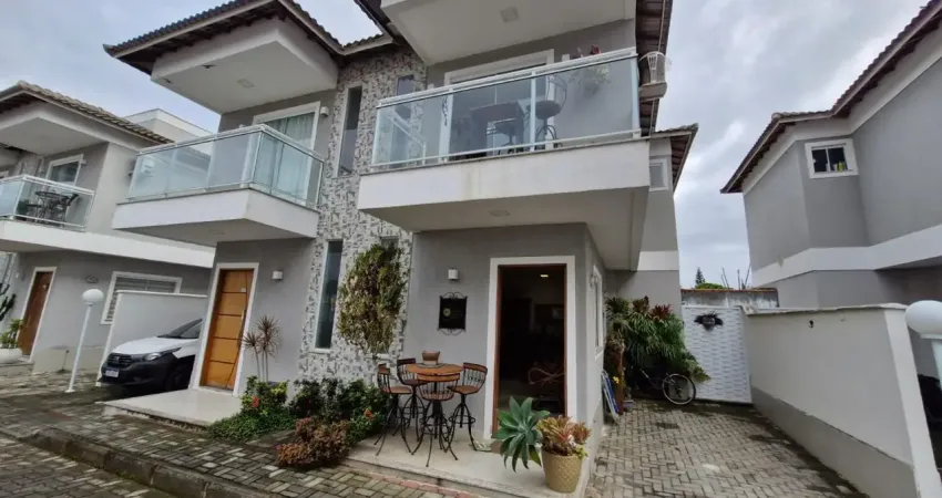 Casa duplex em condomínio no barroco itaipuaçu uma quadra da praia