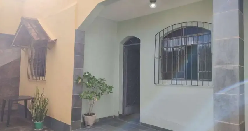Casa com 3 quartos à venda na Rua Fernando de Noronha, Glória, Belo Horizonte