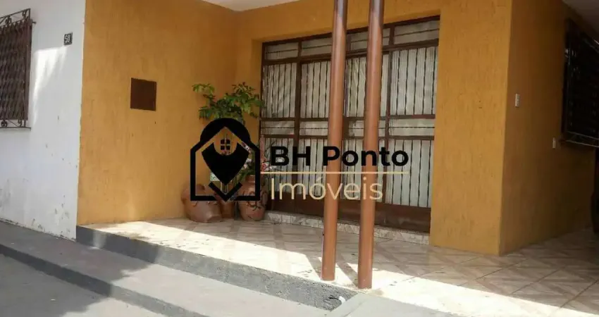 Casa com 3 Quartos, 4 Vagas à venda com Edículas no Bairro Glória BH