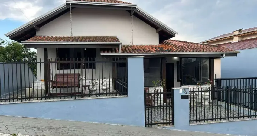 Casa com 2 quartos à venda no Centro, Penha