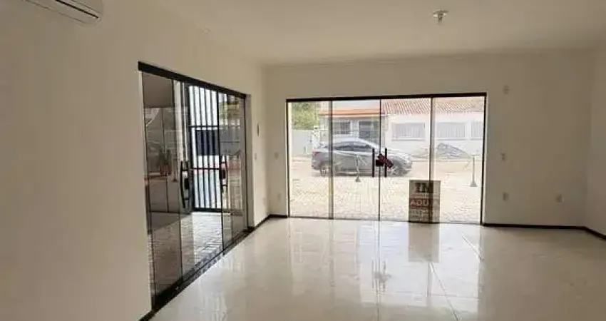 Oportunidade imperdível de locação de sala comercial no tabuleiro!!!