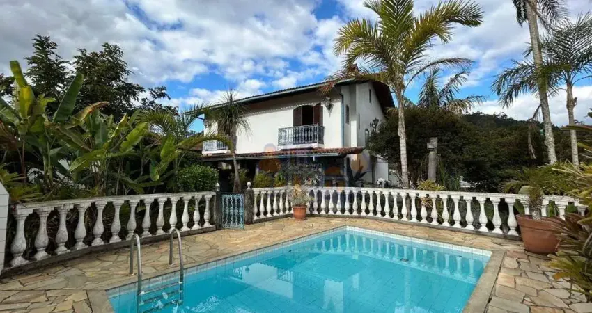 Casa com piscina e 3 suítes à venda, 232 m² - parque residencial solares, nova friburgo/rj