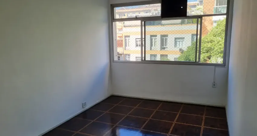 Lindo  apartamento de 3 quartos com súite e dependência completa ao lado do metrô afonso pena portaria 24hs.