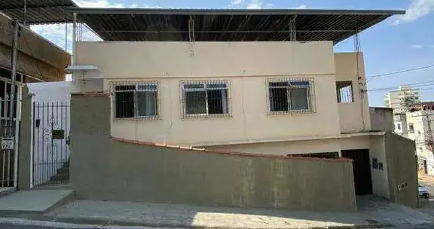 Casa com 3 quartos à venda na Rua Professor José Spineli, 508, Bairu, Juiz de Fora