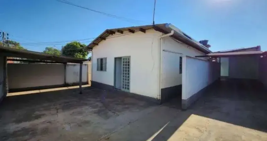 Casa com 3 quartos à venda na Rua 11, 1, Vila Santa Helena, Goiânia
