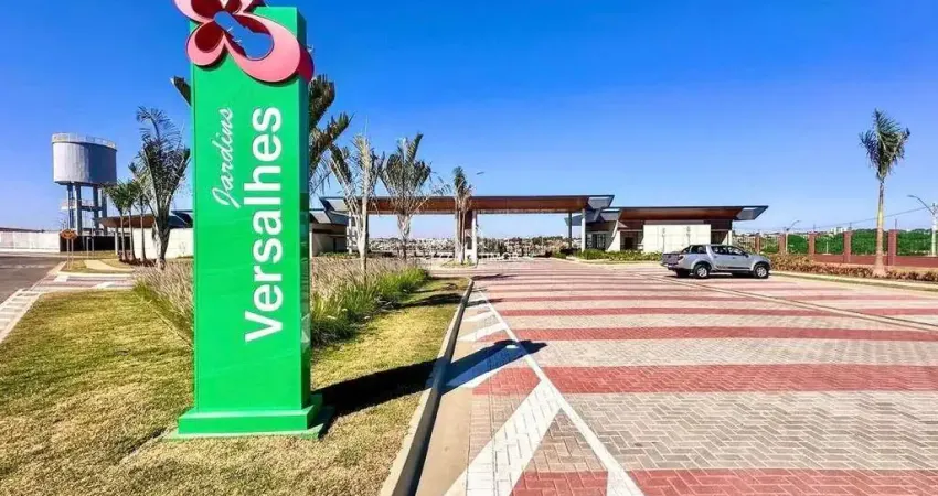 Terreno à venda na Avenida 1, Jardins Versalhes, Aparecida de Goiânia