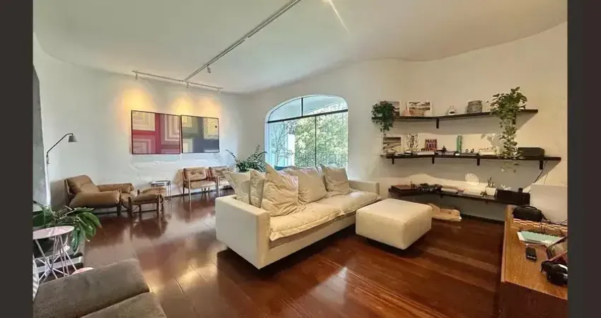 Lindo e amplo apartamento com sacada a a venda no nobre jardim europa.