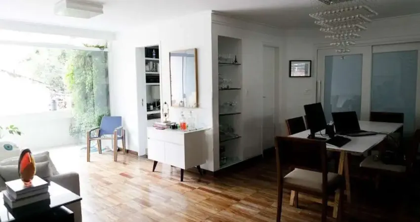 Apartamento reformado com sacada a venda no jardim paulista.