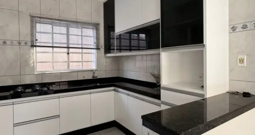 Casa recém reformada em um dos bairros mais tradicionais de araras/sp - luiza maria