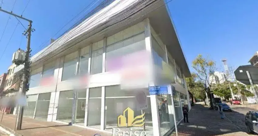 Loja Comercial 220m² com Mezanino e Estacionamento - Pé Direito Duplo