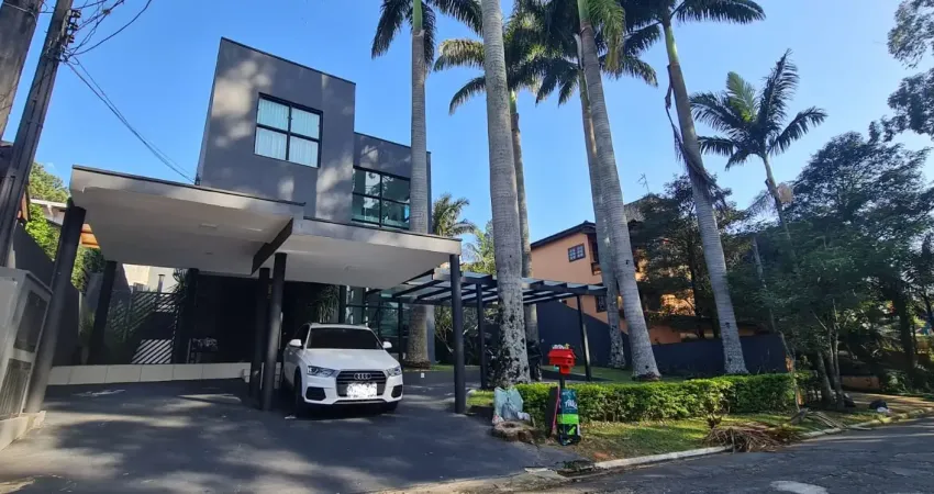 Linda casa com 3 suites e piscina no condomino nova higienopolis