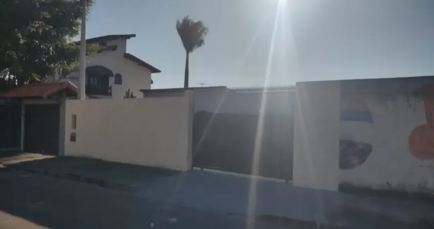 Casa com garagem e vista pra Serra do Itapety na Vila Suissa em Mogi das Cruzes