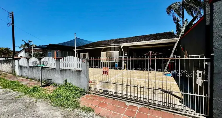 Casa com 5 quartos à venda na Tv. Maringá, 95, Brejatuba, Guaratuba