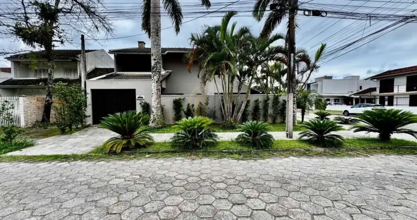 Casa com 3 quartos à venda na Rua Doutor Carlos Cavalcante, Centro, Guaratuba