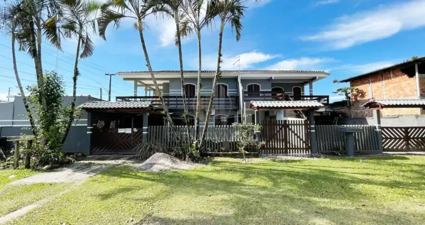 Casa com 3 quartos à venda na Avenida Vinte e Nove de Abril, 74, Cohapar, Guaratuba
