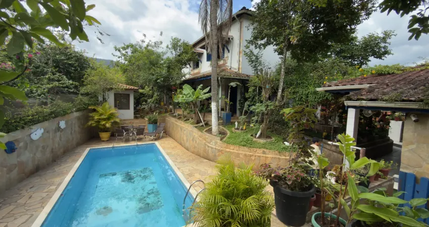 Linda chacara com 5 dormitórios e piscina aceitando entrada e parcelas direto com o proprietário