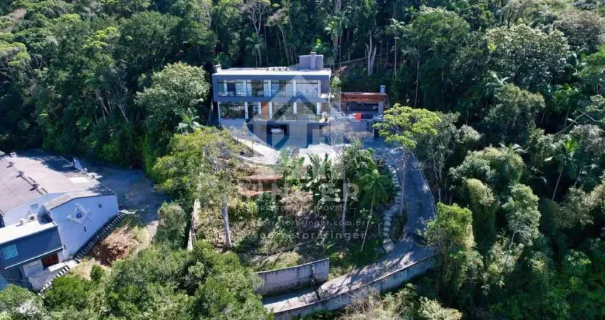 Casa na Praia para Venda em Itapema, Meia Praia, 4 dormitórios, 4 suítes, 2 banheiros, 6 vagas