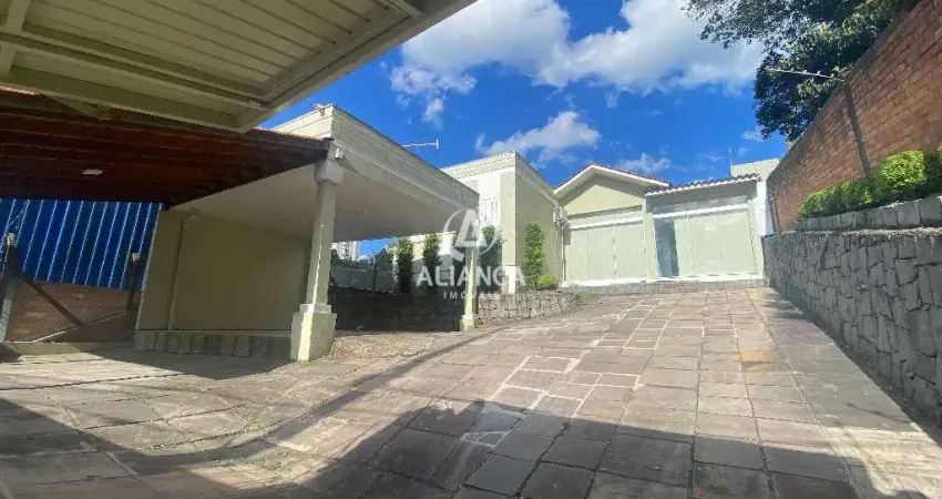 Casa individual semi mobiliada com pátio cercado, lareira estilo canad