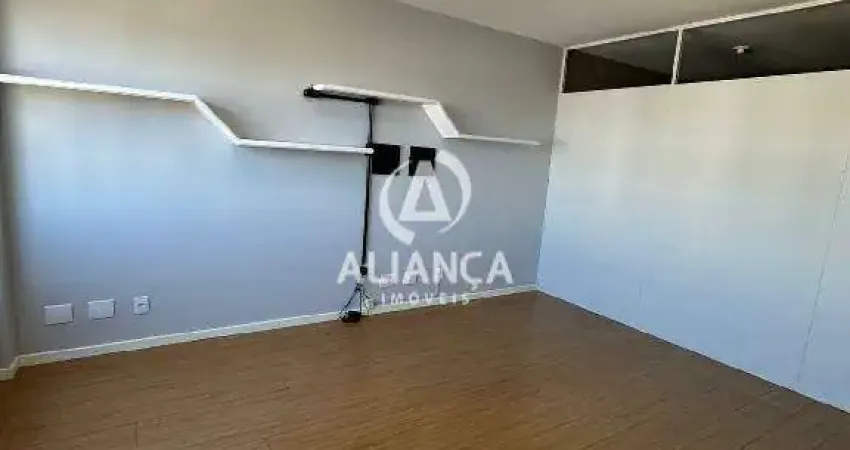 Área privativa: 40,00 m².
01 banheiro
piso taboão
cond. +- 290,00 + á