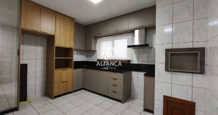 Apartamento semi mobiliado
2 dormitórios
1 sala
1 cozinha
1 banheiro
1