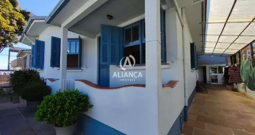 Casa individual com pátio compartilhado
3 dormitórios
2 salas
1 cozinh